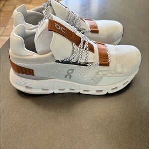 On cloud Novas, white pearl